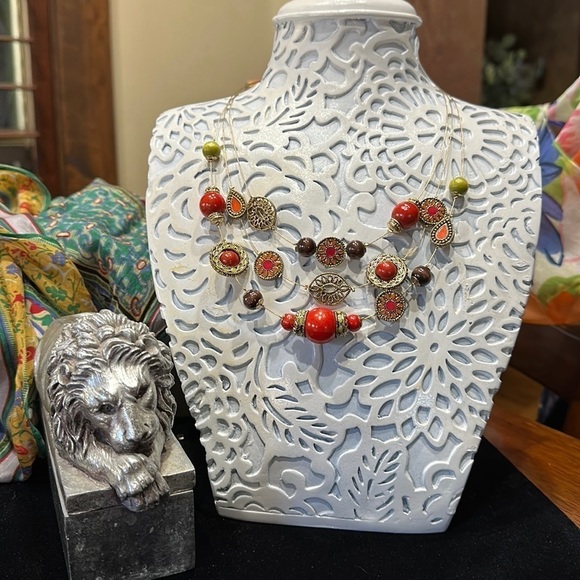 NWT Macy’s Fashion Necklace Tiered 3 Layers Gold Tone Red Brown Green 18” - Picture 3 of 7